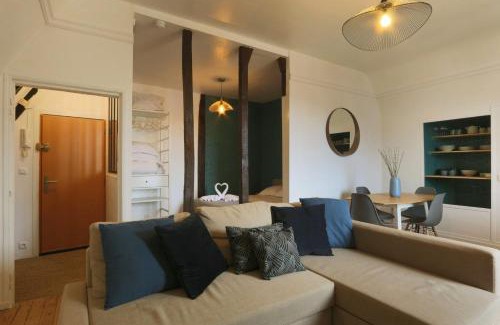 Old Town Apartamento | Let's take a walk in the woods