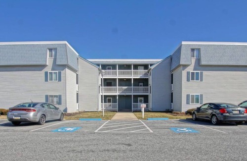 Rehoboth Beach Condominio | Let the fun begin 🏖🏊‍♀️😁 Located between both beaches