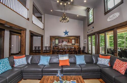 Waterfront Greens Casa | Let the Good Times Roll