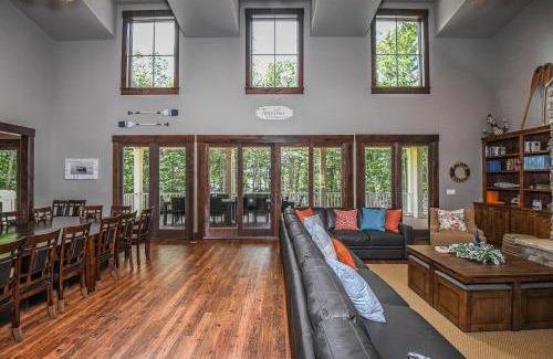 Waterfront Greens Casa | Let the Good Times Roll