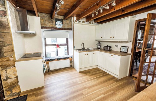Staithes Casa | LetAway - Captain Cook's Cottage, Staithes