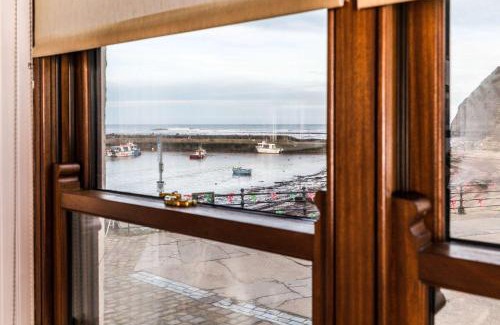 Staithes Casa | LetAway - Captain Cook's Cottage, Staithes