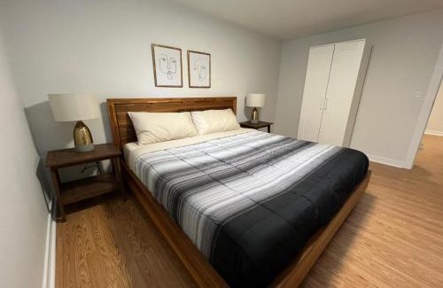 Barrie Casa | Letitia Heights !B Spacious and Quiet Private Bedroom with Shared Bathroom