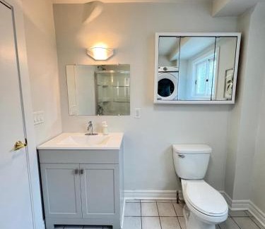 Barrie Casa | Letitia Heights !B Spacious and Quiet Private Bedroom with Shared Bathroom