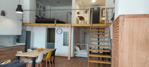 El Molinillo Apartamento | LETSMALAGA - Duplex en el centro con jacuzzi