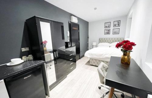 Rayners Lane Casa | Letzi Ensuite Room, 10 Mins Wembley, Fast WiFi