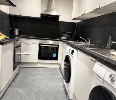 Rayners Lane Casa | Letzi Ensuite Room, 10 Mins Wembley, Fast WiFi