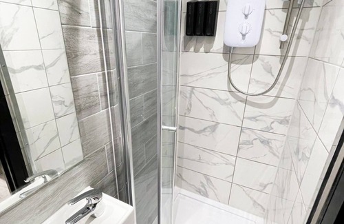 West Harrow Apartamento | Letzi private en-suite, North Harrow.