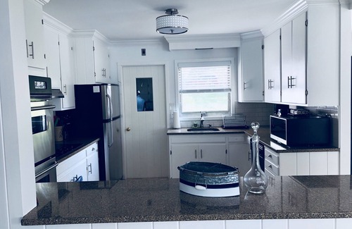 Brookfield Casa | Nivel, frente al lago directo, amplias vistas al oeste, playa en Candlewood Lake