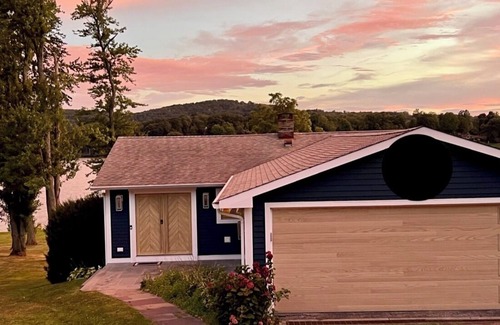 Brookfield Casa | Nivel, frente al lago directo, amplias vistas al oeste, playa en Candlewood Lake