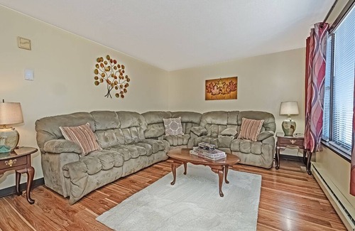 Champion Casa | Level Laurel highlands house on 5 acres!