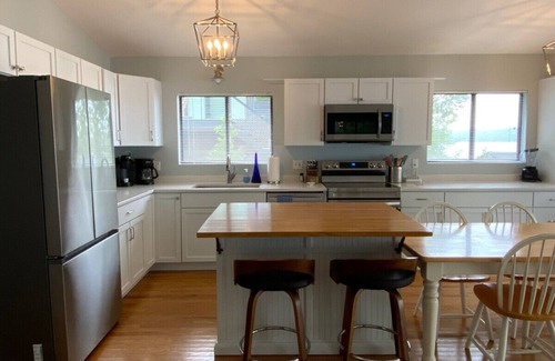 Skaneateles Casa | Level Skaneateles Lakefront Woodland Cottage