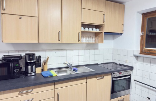 Leverkusen Apartamento | Leverkusen apartment - ideal for fitters & families, 3 bedrooms & large balcony