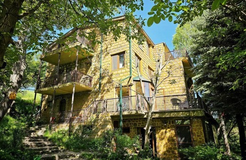 Parpi Apartamento | Levon's Cathedral: Emerald Room