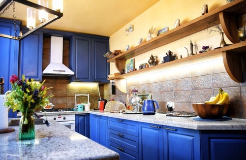 Parpi Apartamento | Levon's Dom: Vintage Room