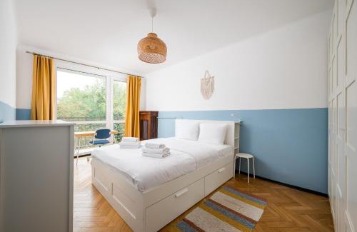 Muranow Apartamento | Lewartowskiego Royal Blue Apartment by BookingHost