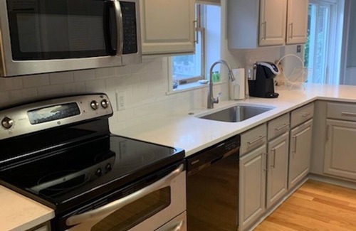 Lewes Casa | Lewes Beach Cottage - Quiet Quaint and Close To Everything!