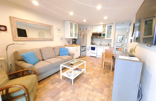 Lewes Condominio | LEWES BEACH-WATERFRONT GETAWAY...WONDERFUL 2-BED/2-BA...POOL-WIFI- LARGE BALCONY