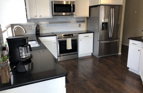 Lewisville Casa | Lewisville -Home Away From Home - Pool/Spa Retreat