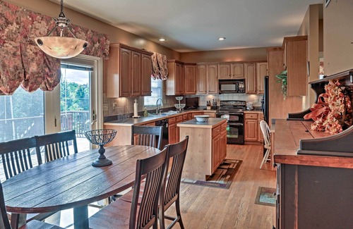 Beaumont Residential Casa | Lexington House w / Espaciosa terraza y chimenea!