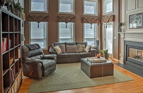 Beaumont Residential Casa | Lexington House with Spacious Deck and Fireplace!