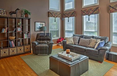 Beaumont Residential Casa | Lexington House with Spacious Deck and Fireplace!