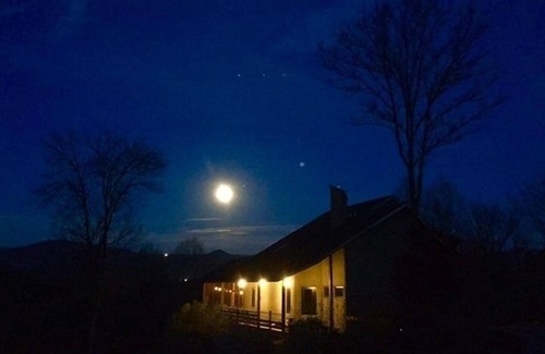 Lexington Casa | Lexington VA, VMI, Washington & Lee. 3 full baths, sleeps 10. On Maury River.
