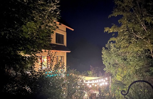 Lexington Casa | Lexington VA, VMI, Washington & Lee. 3 full baths, sleeps 10. On Maury River.