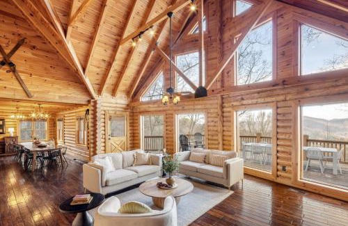 Asheville Casa | Leyland by AvantStay Cabin Mansion w Views