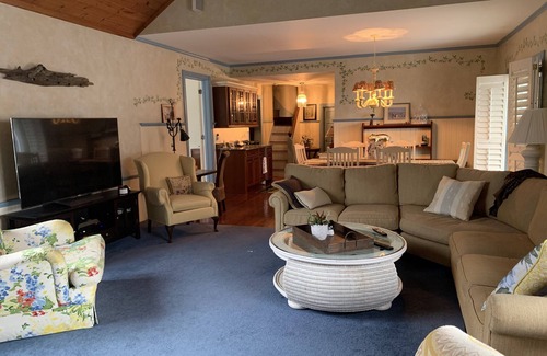 Cape May Court House Casa | Lg Victorian, New Resort-likePrivate Pool, Beds for 17, 10min to SH beach