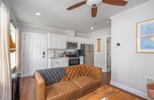 Beach Institute Casa | Liberty Carriage - Downtown, Parking
