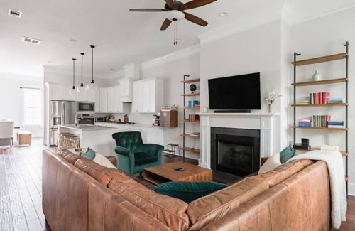 Beach Institute Casa | Liberty House - 3 Bedroom Downtown with Easy Parking