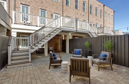Historic District - North Apartamento | Liberty Lane Carriage House With Garage Spot!