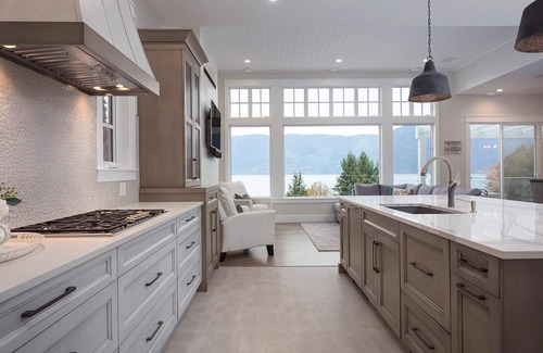 Central Okanagan Casa | Licensed Lakeside with Pool, 6 bed, 5 bath full house