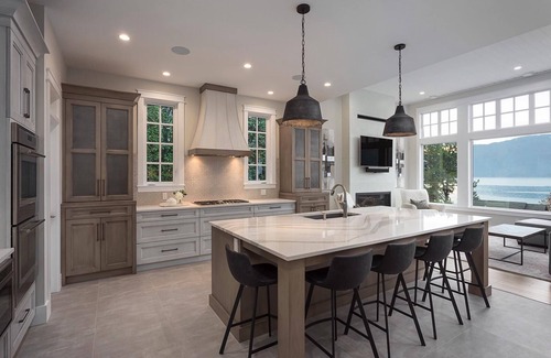 Central Okanagan Casa | Licensed Lakeside with Pool, 6 bed, 5 bath full house