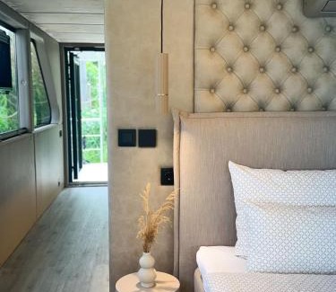Parey Alquiler De Eote | Lieblingsplatz Parey - schwimmende LuxSuite