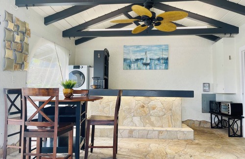 Hawaii Kai Cabaña | Life on the Water Hawaii with WiFi & AC & Washer/Dryer
