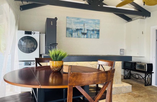 Hawaii Kai Cabaña | Life on the Water Hawaii with WiFi & AC & Washer/Dryer