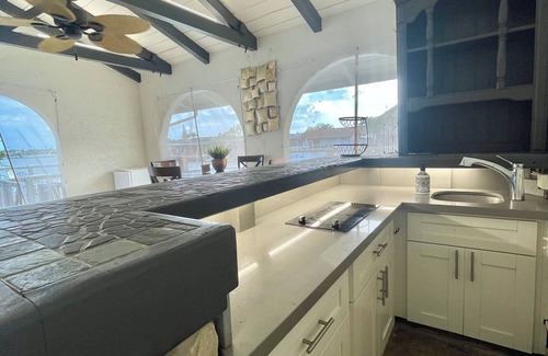 Hawaii Kai Cabaña | Life on the Water Hawaii with WiFi & AC & Washer/Dryer