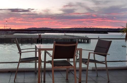 Auckland Central Business District Apartamento | Life on Water- Princes Wharf apartment with fabulous views