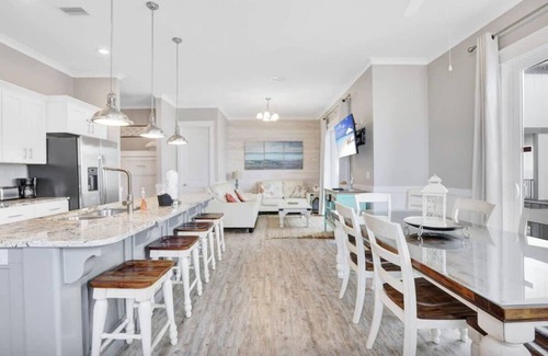 Gulf Shores Casa | Life's Porpoise #A: steps from beach, pool