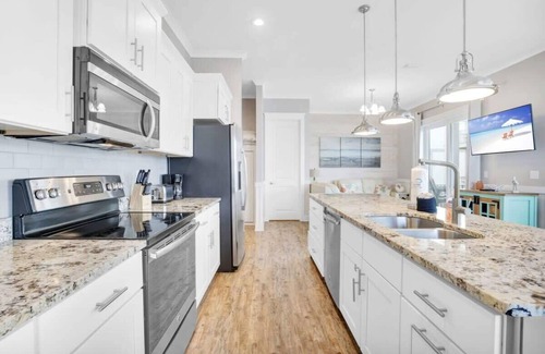 Gulf Shores Casa | Life's Porpoise #A: steps from beach, pool