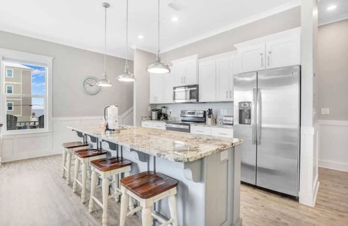 Gulf Shores Casa | Life's Porpoise #A: steps from beach, pool