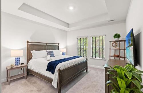 Red Hill Casa | Light and Bright 3BR with Backyard on Golf Course
