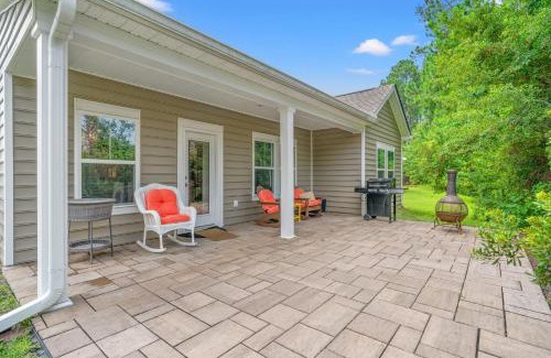 Red Hill Casa | Light and Bright 3BR with Backyard on Golf Course