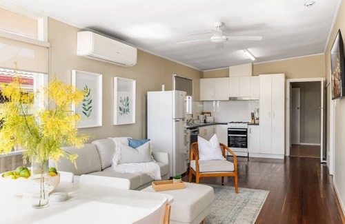 East Toowoomba Casa | Light & Bright! 3 Bedroom Cottage, East Toowoomba!