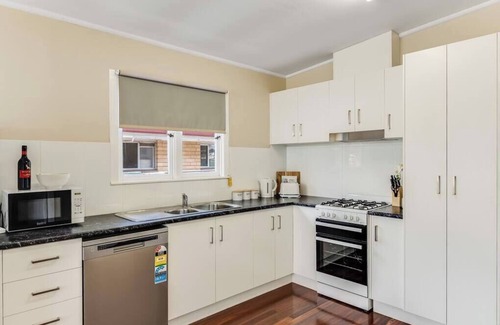 East Toowoomba Casa | Light & Bright! 3 Bedroom Cottage, East Toowoomba!