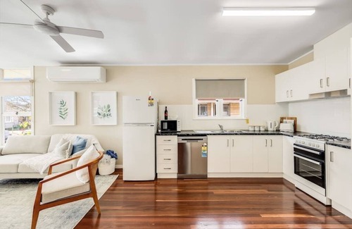 East Toowoomba Casa | Light & Bright! 3 Bedroom Cottage, East Toowoomba!