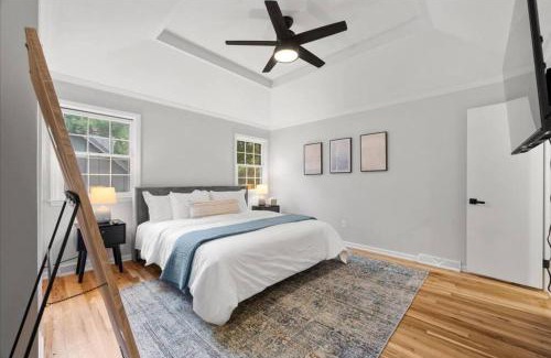 Overland Park Casa | Light Bright OP Remodeled Home 4BD 2BTH