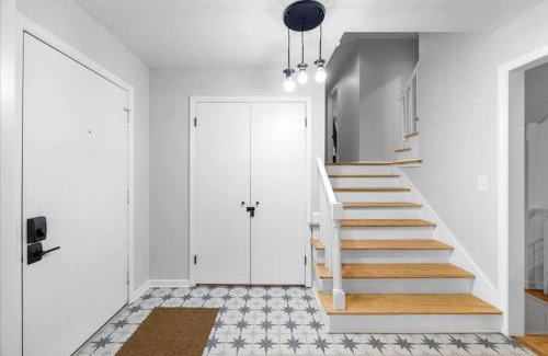 Overland Park Casa | Light Bright OP Remodeled Home 4BD 2BTH